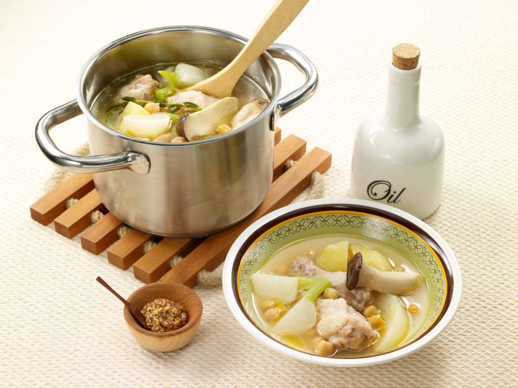 ズッパビアンカ 骨付き鶏肉のさっぱりスープ のレシピ 作り方 Happy Recipe ヤマサ醤油のレシピサイト