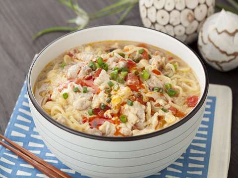 豚とトマトのサンラータン麺のレシピ 作り方 Happy Recipe ヤマサ醤油のレシピサイト