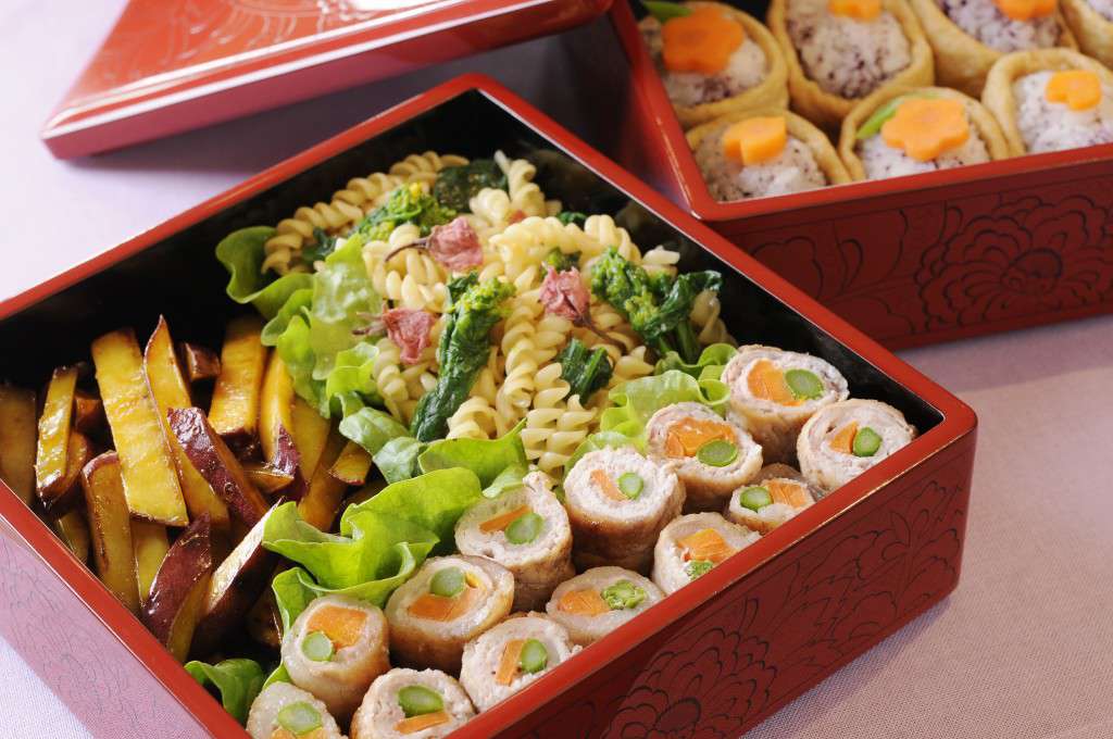 豚肉のロール照り焼き弁当 菜の花とマカロニのごまだれ和えのレシピ 作り方 Happy Recipe ヤマサ醤油のレシピサイト