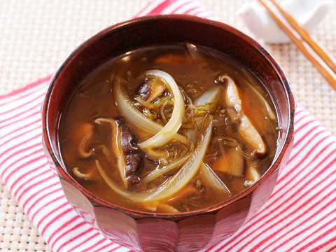 めかぶと椎茸のみそ汁のレシピ 作り方 Happy Recipe ヤマサ醤油のレシピサイト