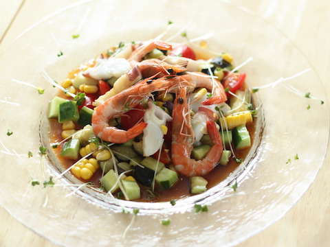 魚介と彩り夏野菜のサラダ さっぱりしょうゆドレッシングのレシピ 作り方 Happy Recipe ヤマサ醤油のレシピサイト 魚介と彩り夏野菜のサラダ さっぱりしょうゆドレッシングのレシピ 作り方 Happy Recipe ヤマサ醤油のレシピサイト