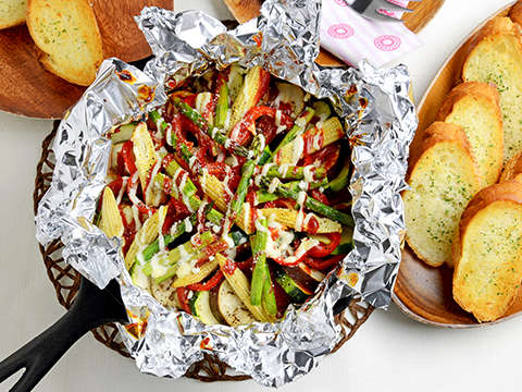 夏野菜のホイル焼きガーリックトースト添えのレシピ 作り方 Happy Recipe ヤマサ醤油のレシピサイト