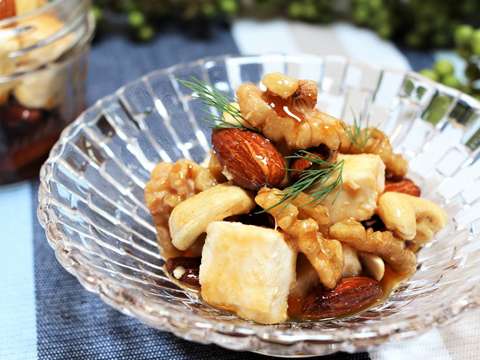 クリームチーズとナッツのはちみつ絹しょうゆ漬けのレシピ 作り方 Happy Recipe ヤマサ醤油のレシピサイト