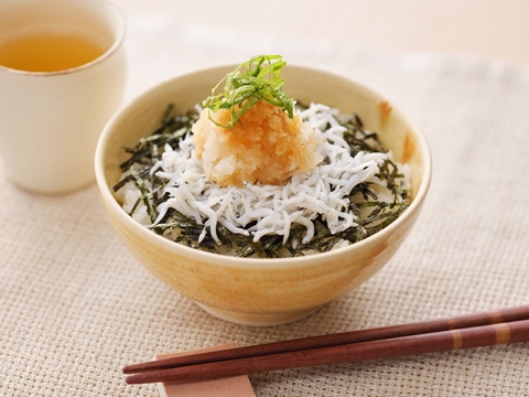 絹おろししらす丼のレシピ 作り方 Happy Recipe ヤマサ醤油のレシピサイト