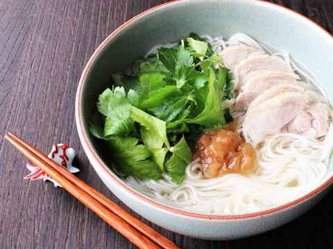 鶏と梅のさっぱりにゅうめんのレシピ 作り方 Happy Recipe ヤマサ醤油のレシピサイト