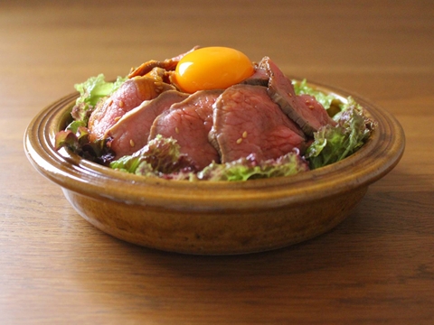 ローストビーフ丼 和風だれのレシピ 作り方 Happy Recipe ヤマサ醤油のレシピサイト