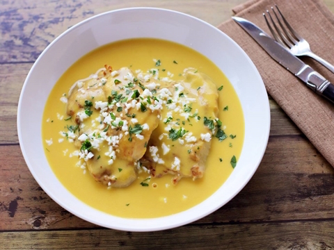 チキンの卵黄ソース煮込み ペピトリア のレシピ 作り方 Happy Recipe ヤマサ醤油のレシピサイト