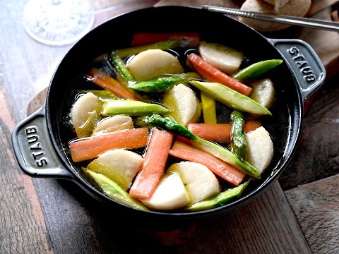 カニカマと旬野菜のアヒージョのレシピ 作り方 Happy Recipe ヤマサ醤油のレシピサイト
