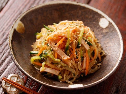 糸こんにゃくの中華風サラダのレシピ 作り方 Happy Recipe ヤマサ醤油のレシピサイト