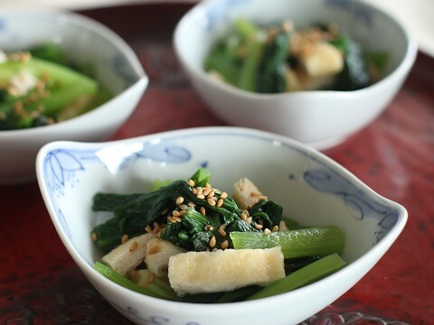 小松菜と油揚げのさっと煮のレシピ 作り方 Happy Recipe ヤマサ醤油のレシピサイト