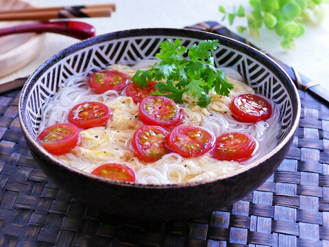 鍋ひとつ トマ玉にゅう麺のレシピ 作り方 Happy Recipe ヤマサ醤油のレシピサイト