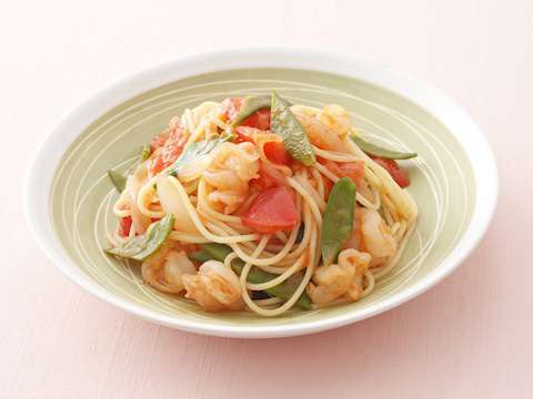 えびと絹さやのトマトパスタのレシピ 作り方 Happy Recipe ヤマサ醤油のレシピサイト
